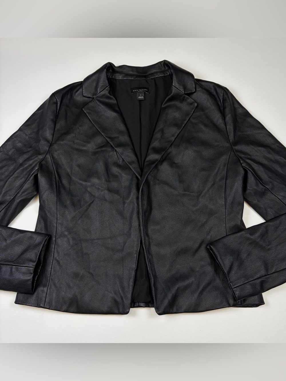 ANN TAYLOR BLACK FAUX LEATHER TAILORED BLAZER JACKET SIZE 4